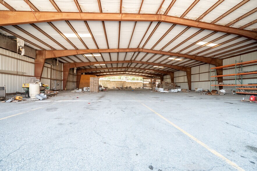 574 Danbury Rd, New Milford, CT for lease - Primary Photo - Image 1 of 5