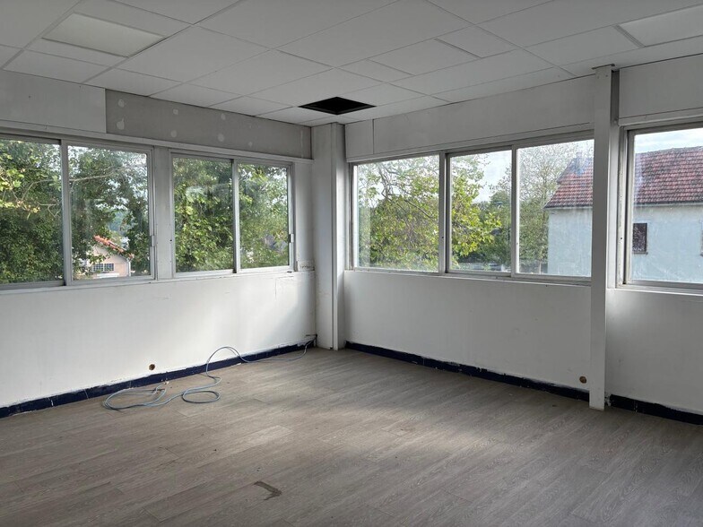 Office in SAINT-OUEN-L'AUMONE for lease - Interior Photo - Image 3 of 26