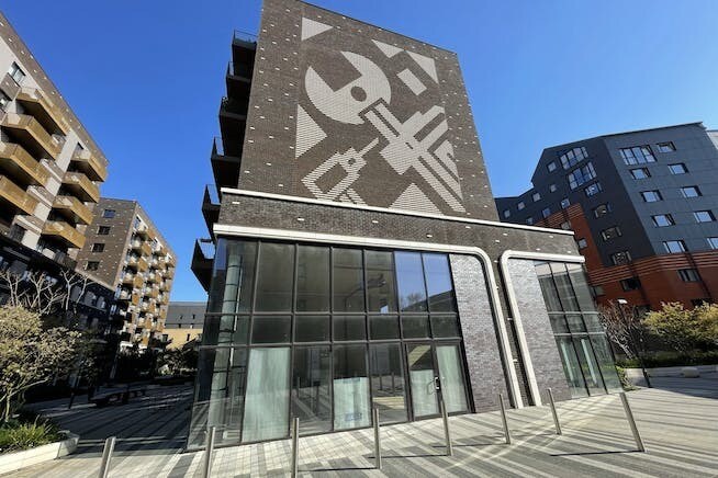 3 Vanguard Way, Londres à vendre - Photo principale - Image 1 de 7