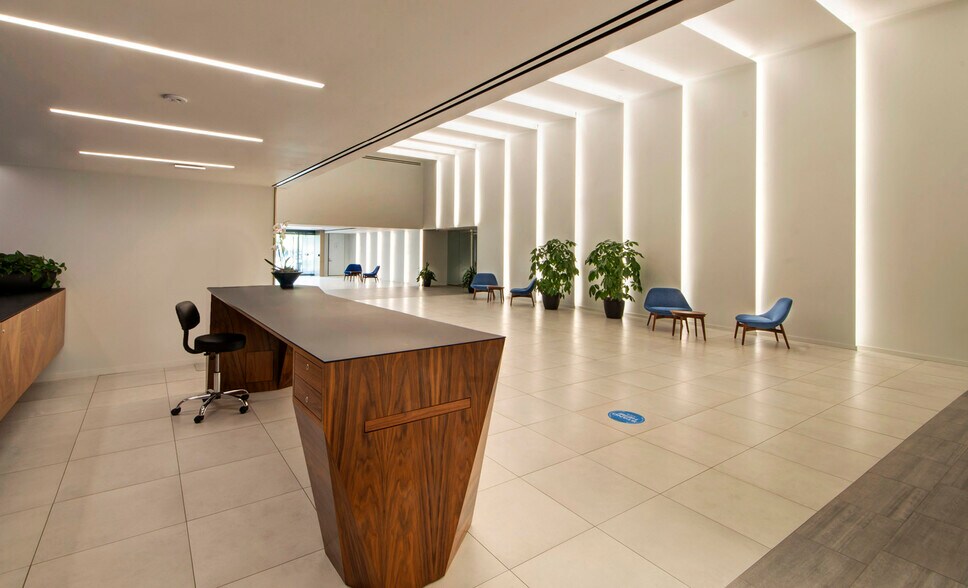 1676 International Dr, McLean, VA à louer - Photo intérieure - Image 2 de 34