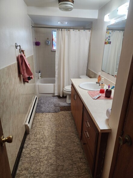 8803 Circle Dr, Westminster, CO for sale - Interior Photo - Image 3 of 4
