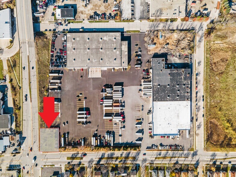 6000 N 76th St, Milwaukee, WI à louer - Photo du bâtiment - Image 2 de 9