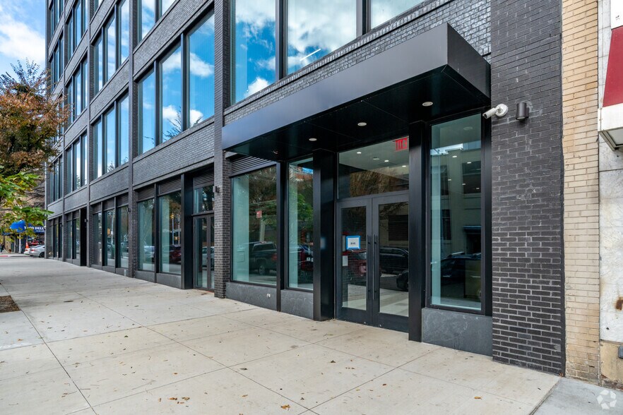 3501 36th Ave, Astoria, NY à louer - Photo du bâtiment - Image 3 de 11