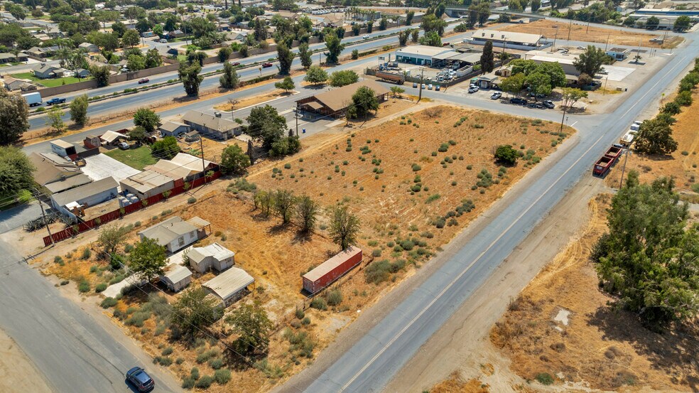210-284 N Burnett Rd, Tipton, CA à vendre - Photo du bâtiment - Image 3 de 19
