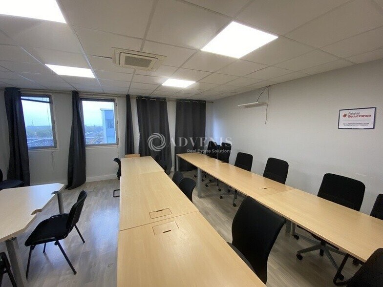 Office in Montigny-le-Bretonneux for sale - Interior Photo - Image 3 of 5