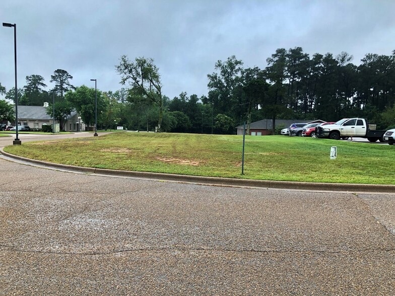 .753 ac Russell Boulevard, Nacogdoches, TX for sale - Primary Photo - Image 1 of 5