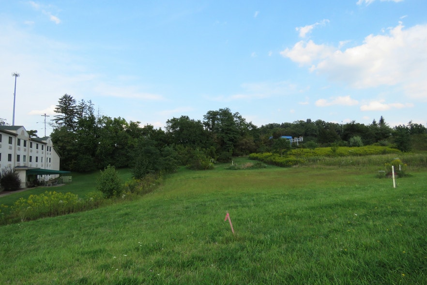 Ronda Ct, North Huntingdon, PA for sale - Primary Photo - Image 1 of 8