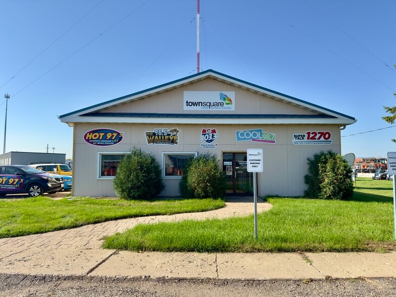 4303 Memorial Hwy, Mandan, ND for sale - Building Photo - Image 2 of 4