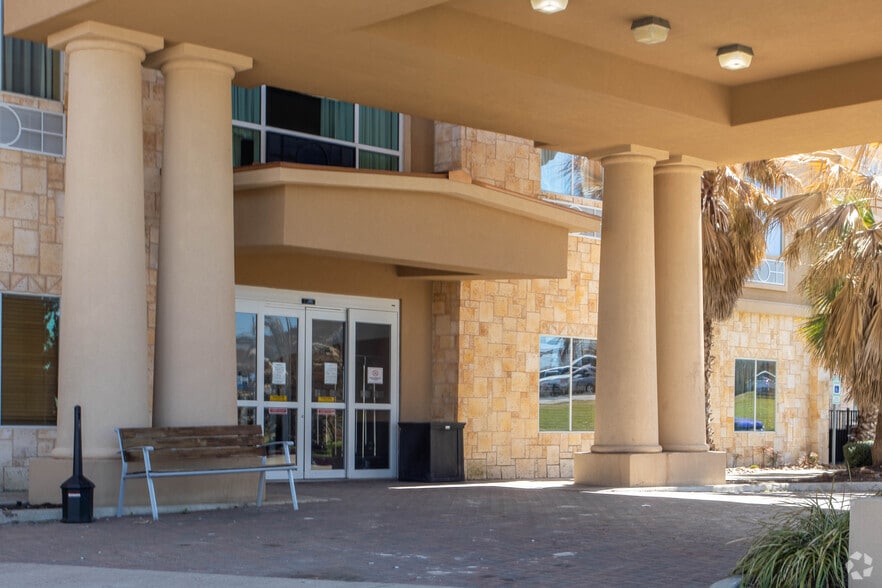 148 Interstate 45, Huntsville, TX à vendre - Photo du bâtiment - Image 2 de 4