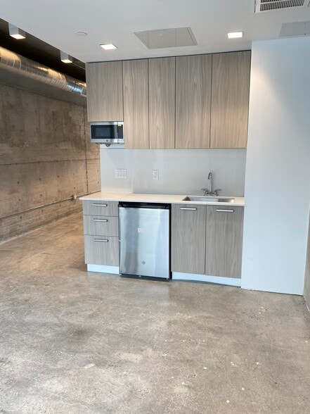 76 Bowery, New York, NY for lease - Building Photo - Image 3 of 6