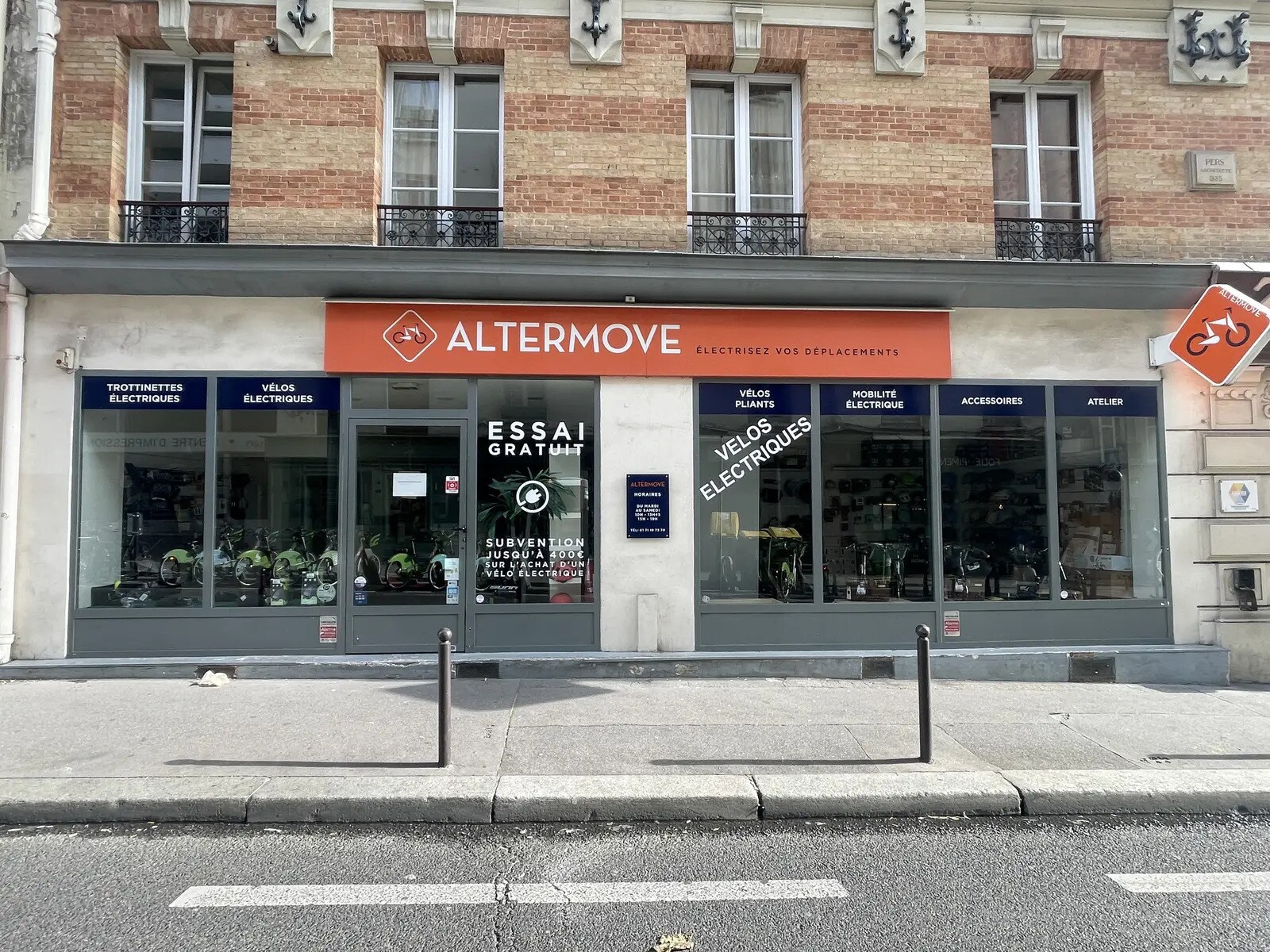 Retail in Paris for lease Building Photo- Image 1 of 6