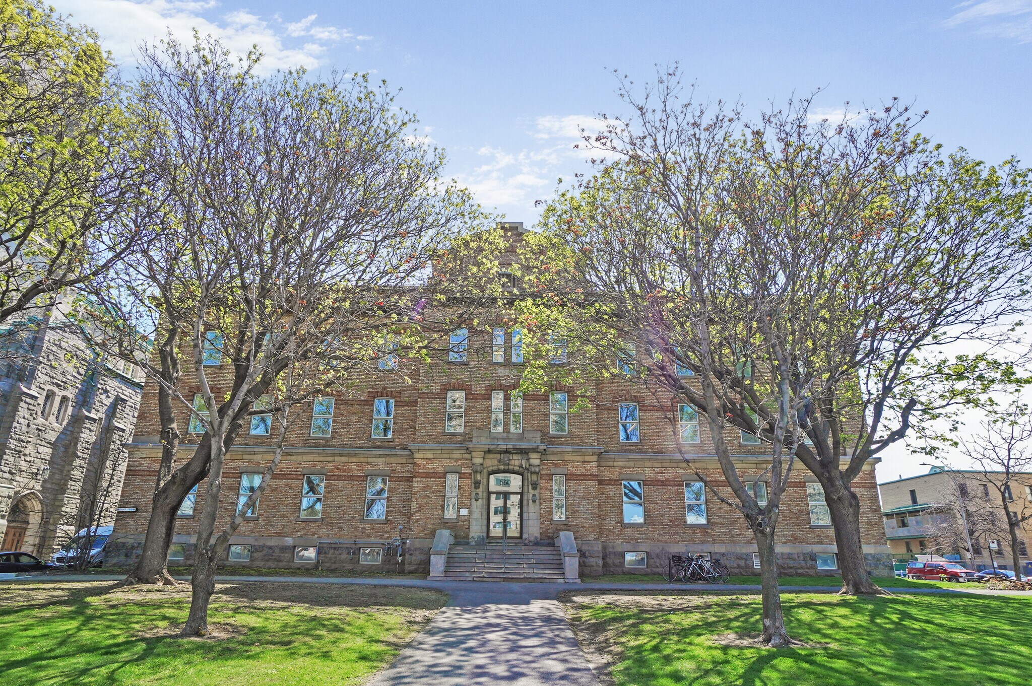 560 Boul Crémazie E, Montréal, QC à louer Photo principale- Image 1 de 2