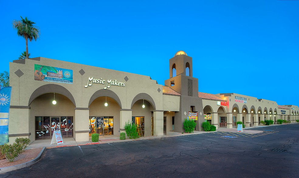 3233 E Chandler Blvd, Phoenix, AZ à louer - Photo du bâtiment - Image 1 de 6