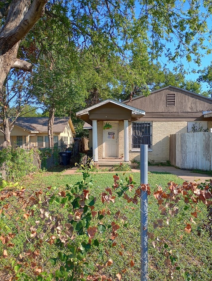 9-Unit Cash-Flowing Portfolio, Ft. Worth portfolio of 9 properties for sale on LoopNet.ca Building Photo- Image 1 of 10