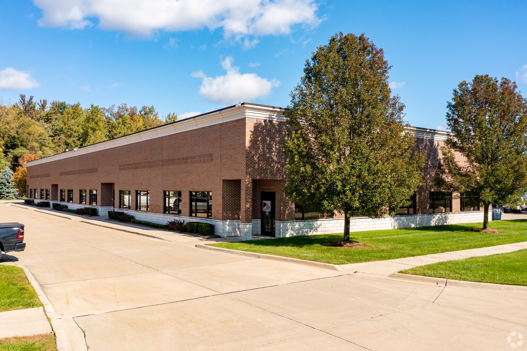 16001-16041 Leone Dr, Macomb, MI for lease Primary Photo- Image 1 of 8