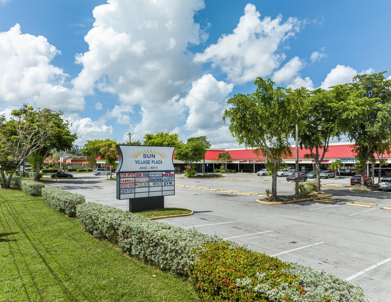 4553-4613 N University Dr, Lauderhill, FL à louer - Photo du bâtiment - Image 3 de 3