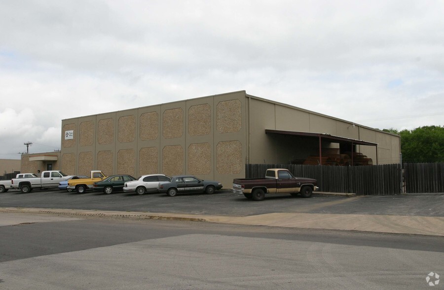 4327 Centergate St, San Antonio, TX for lease - Building Photo - Image 2 of 5