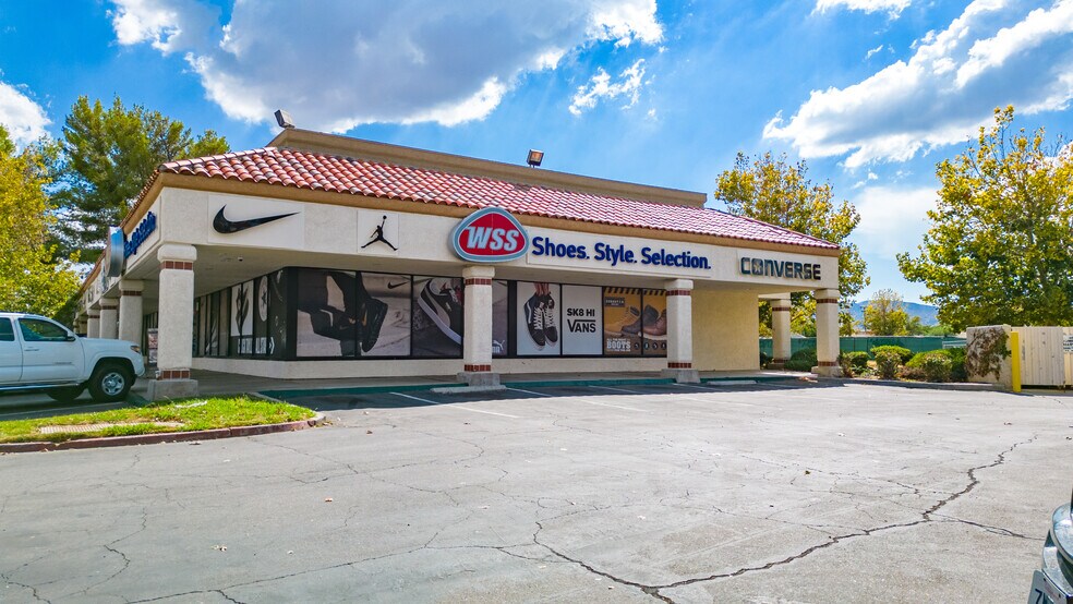 1713 E Palmdale Blvd, Palmdale, CA à vendre - Photo du bâtiment - Image 1 de 7