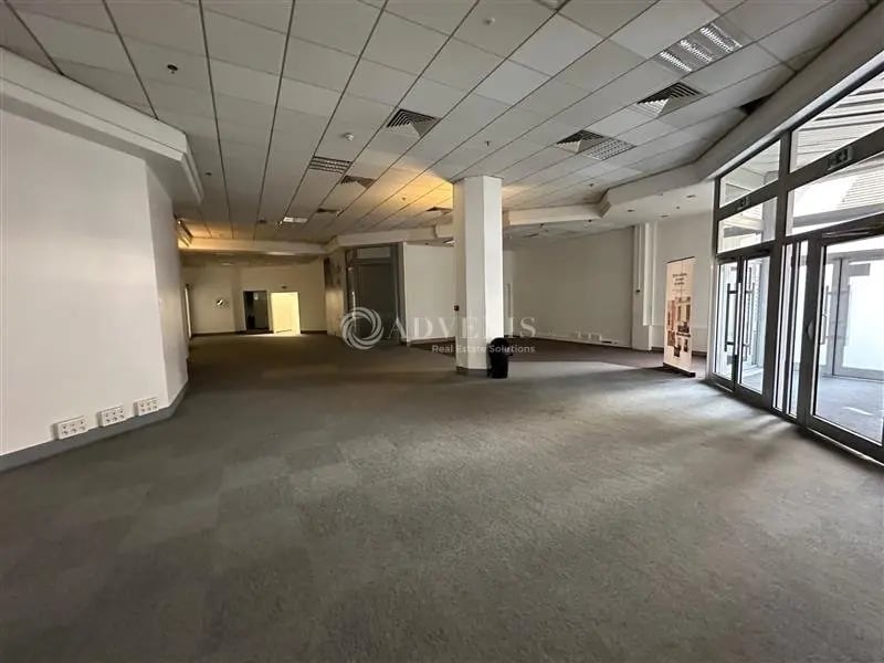 Retail in Noisy-le-Grand for lease Interior Photo- Image 1 of 7