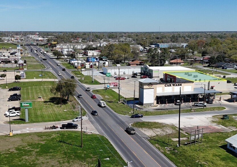2929 Ruth St, Sulphur, LA à louer - Photo du bâtiment - Image 2 de 2
