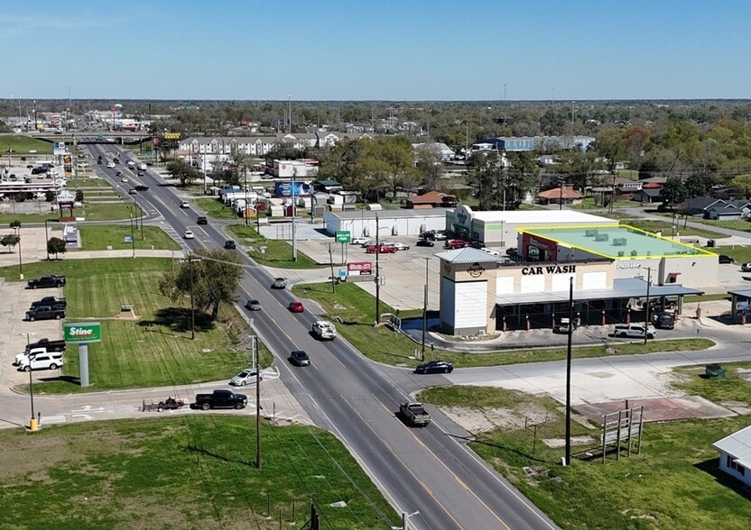 2929 Ruth St, Sulphur, LA à louer - Photo du bâtiment - Image 2 de 2