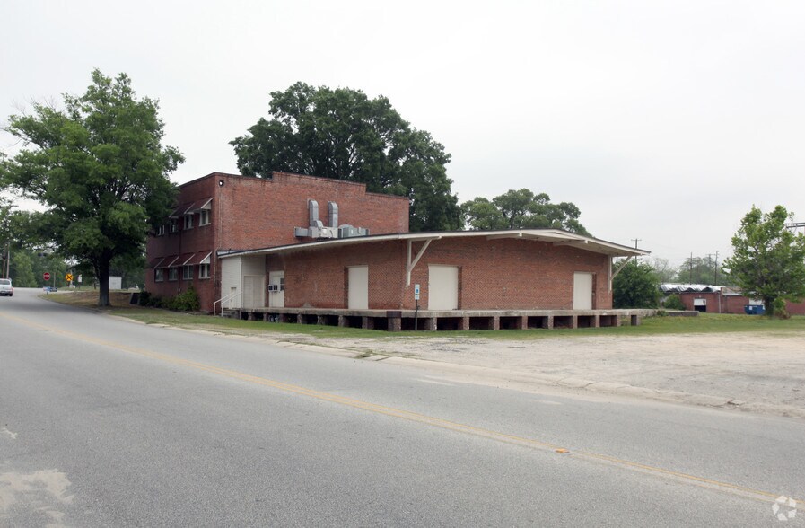 204 E Railroad St, Laurinburg, NC à vendre - Photo du bâtiment - Image 2 de 4