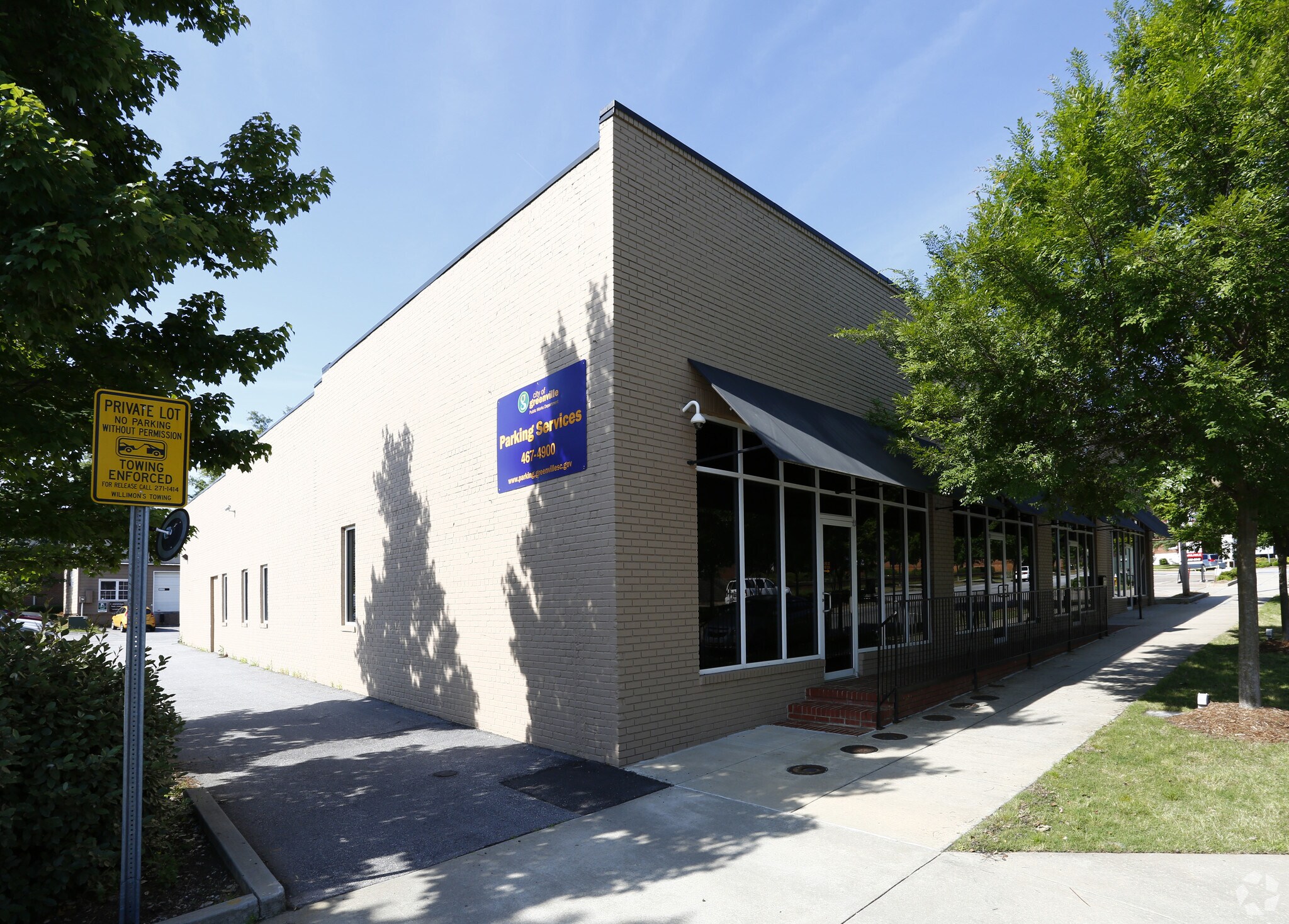 1021 S Main St, Greenville, SC à louer Photo principale- Image 1 de 32