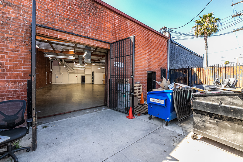 5719 W Adams Blvd, Los Angeles, CA for lease - Building Photo - Image 3 of 11