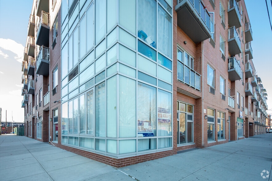 136-21 Latimer Pl, Flushing, NY for sale - Building Photo - Image 2 of 8