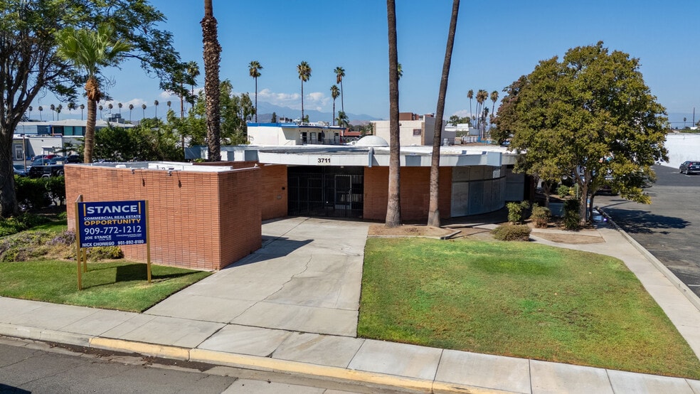 3711 Central Ave, Riverside, CA for lease - Building Photo - Image 1 of 5