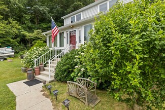 Plus de détails pour 23 River Rd, East Lyme, CT - Spécialité à vendre