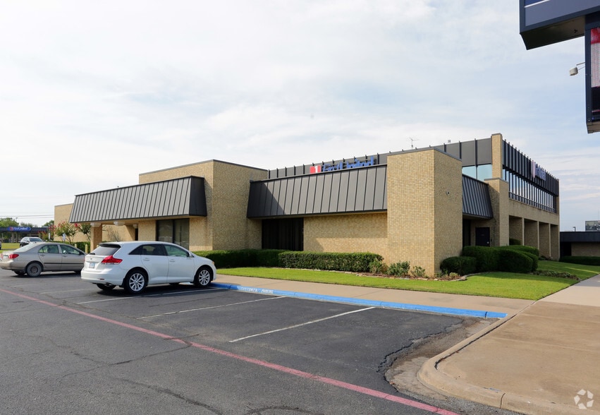 2011 Texoma Pky, Sherman, TX à vendre - Photo du bâtiment - Image 2 de 17