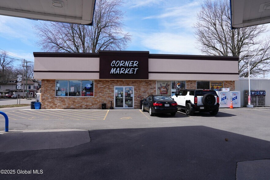 521 E Main St, Palmyra, NY à vendre - Photo du bâtiment - Image 3 de 31