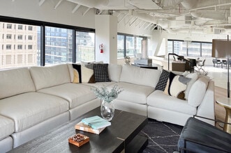 999 3rd Ave, Seattle, WA for lease Building Photo- Image 1 of 4