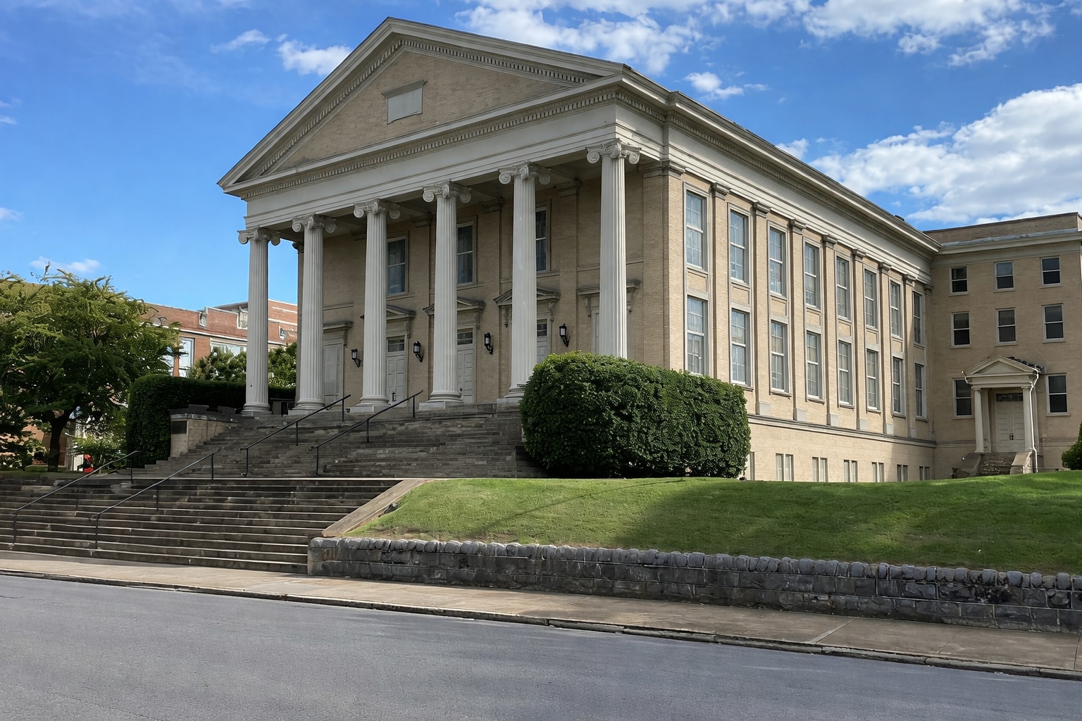 608 Campbell Ave SW, Roanoke, VA for lease Primary Photo- Image 1 of 5