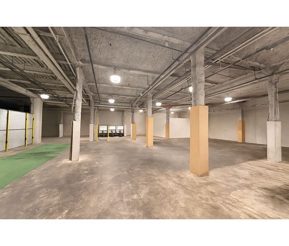 Industrial in Paris for lease - Interior Photo - Image 3 of 6