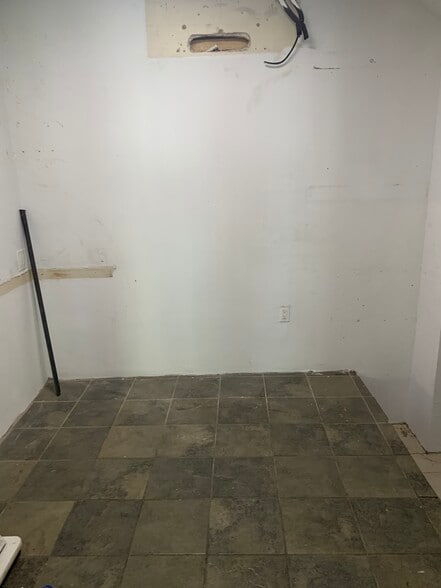 597 E 138th St, Bronx, NY à louer - Photo du bâtiment - Image 3 de 4