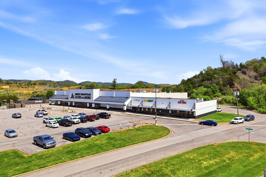 6213-6221 Riverview Crossing Dr, Knoxville, TN à louer - Photo du bâtiment - Image 3 de 9