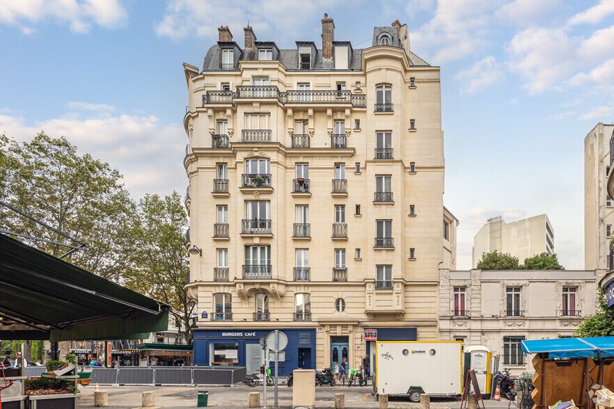 Immeuble residentiel dans Paris à vendre - Photo du bâtiment - Image 2 de 4
