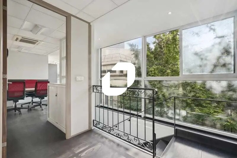 Office in Enghien-les-Bains for lease Interior Photo- Image 1 of 4