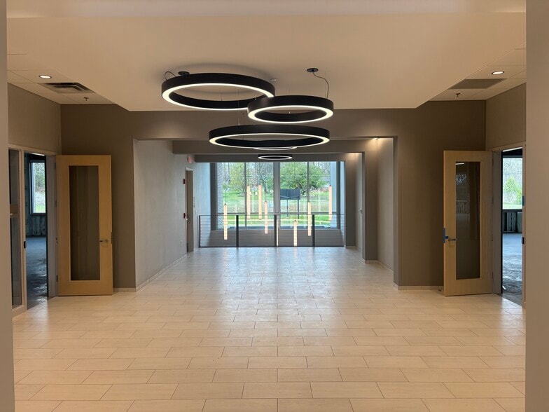 7355 Main St, Woodstock, GA for lease - Building Photo - Image 3 of 8