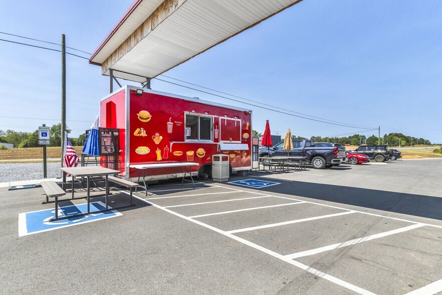 2120 Old Highway 431 S, Greenbrier, TN à vendre - Photo du bâtiment - Image 2 de 76