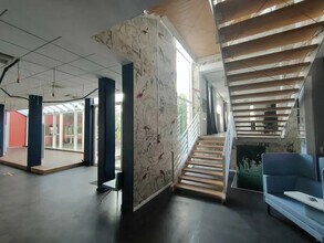 Office in Saint-Cloud for lease Interior Photo- Image 1 of 3