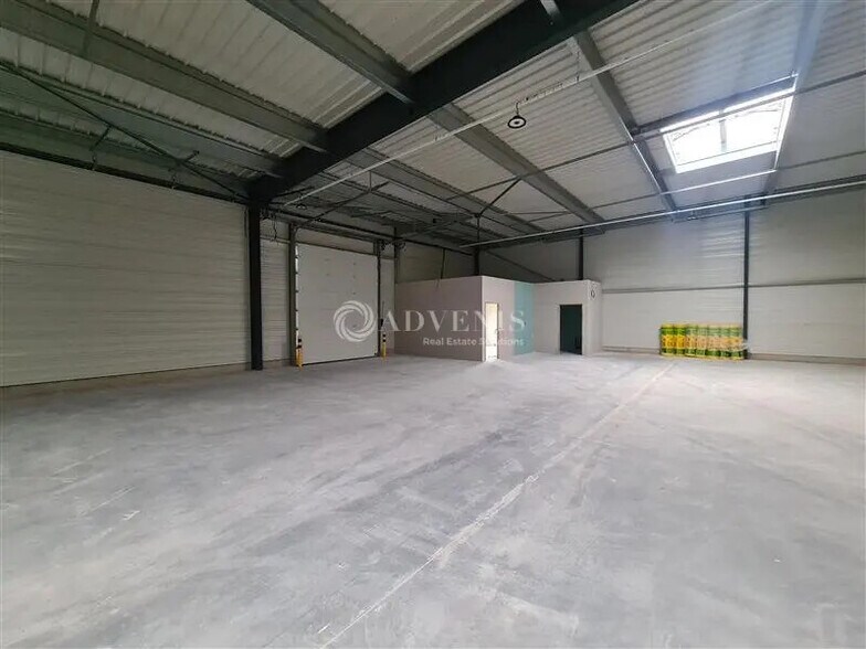 Flex in Flévy for lease - Interior Photo - Image 1 of 11