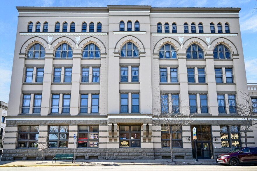 157 W 3rd St, Winona, MN à vendre - Photo du bâtiment - Image 3 de 23