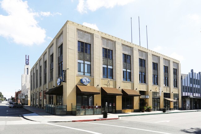 Plus de détails pour 300-330 S Thomas St, Pomona, CA - Commerce de détail à louer