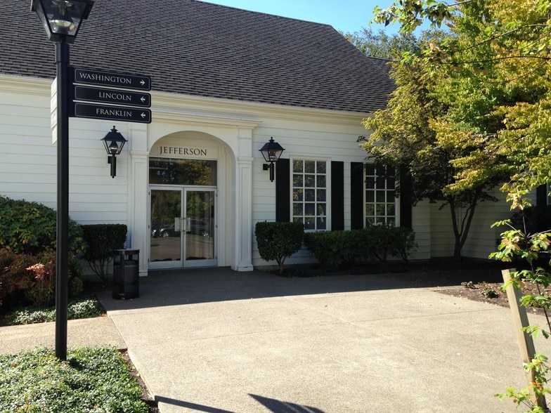 9370 SW Greenburg Rd, Tigard, OR for lease - Building Photo - Image 1 of 27