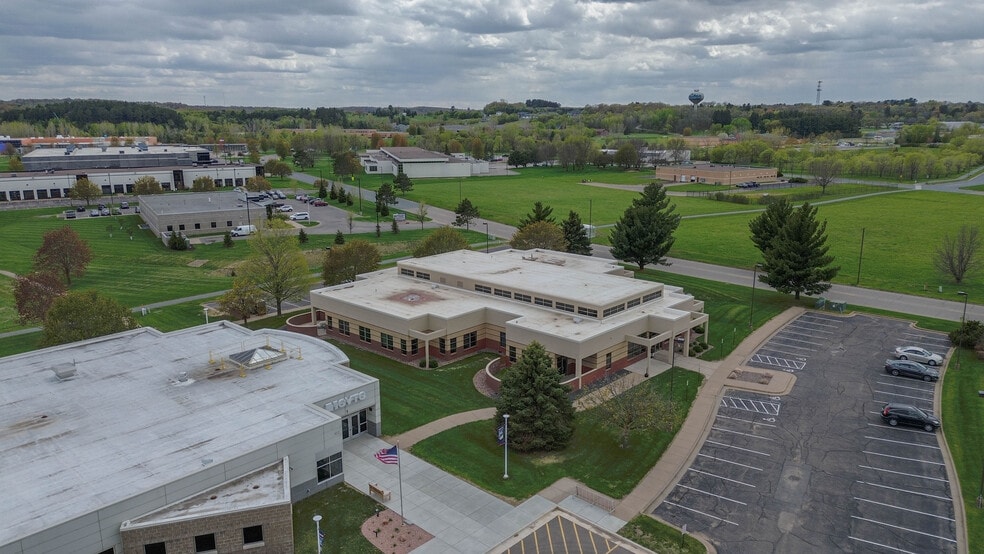 401 Technology Dr E, Menomonie, WI for sale - Building Photo - Image 3 of 27
