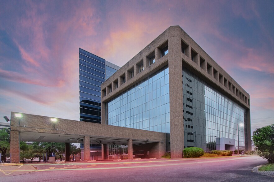 7505 Fannin St, Houston, TX à louer - Photo du bâtiment - Image 2 de 9