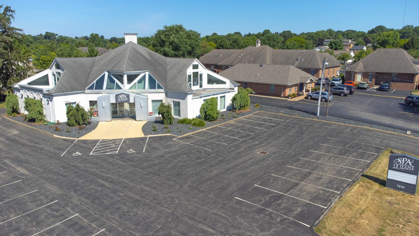 7210 Bristlewood Dr, Youngstown, OH for sale Building Photo- Image 1 of 17